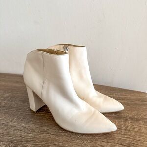Marc Fisher Urmi White Ankle Boots, size 5 1/2